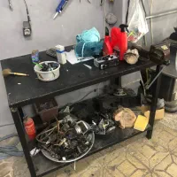 میزکار فلزی کارگاه به همراه گیره