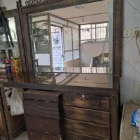 میز و آینه آرایشگاه