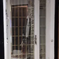 درب پذیرایی فلزی با شیشه و قفل و دستگیره کامل