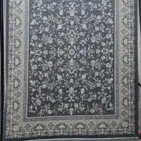 دو عدد فرش نخ المان هک شده داخل فرش