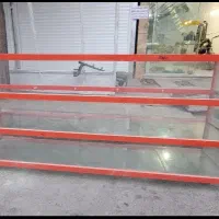 دوعدد ویترین مغازه و شیشه سکوریت