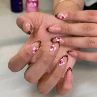 آموزش کاشت ناخن