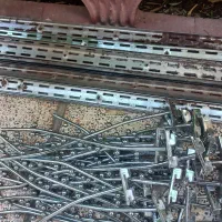 رگال لباس و چوبکار و میله اتاق پرو