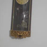 یه عدد ساعت دیواری سالمه سالمه بدون عیب