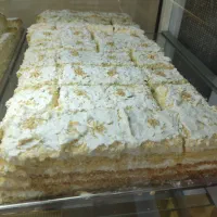 تولید شیرینی داغ ، بستنی سنتی تخفیفات ویژه روزانه