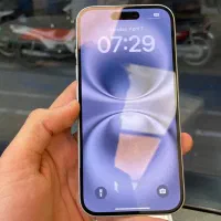 آیفون ۱۶ نرمال سفید 128 باطری ۱۰۰