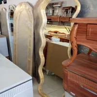 آینه قدی دفرمه و پنجره ای