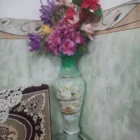 گلدان کنار سالنی