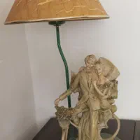 آباژور قدیمی با پایه مجسمه کلاسیک