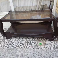 یک عدد میز بزرگ