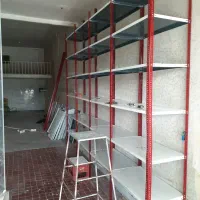 نصاب قفسه فلزی برای مغازه