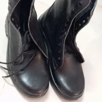 بوت و لباس نظامی