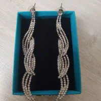 تعدادی بدلیجات گوشواره  مدال  گل سینه