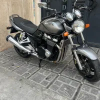 به همراه یه ست مشکیGsx1400    Cb Cbr