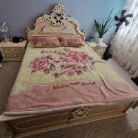 تخت خواب دو نفره با پاتختی