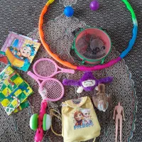 تعدادی اسباب بازی|اسباب‌‌بازی|خوی, |دیوار