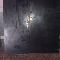 دو عدد در چوبی