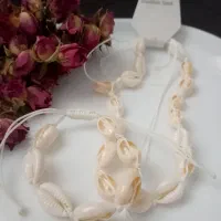 ست گردنبند و دستبند صدفی