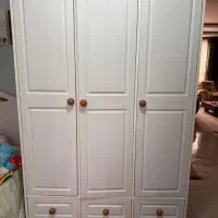 سرویس کمد ۳ درب و تخت . عسلی ویترین همراه کتابخانه