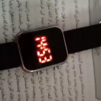 ساعت دیجیتالی مشکی رنگ...