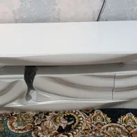 میز زیر تلویزیون