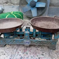 ترازو دو کفه ای قدیمی