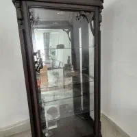 ویترین شیشه ای