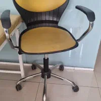 صندلی چرخان و صندلی انتظار
