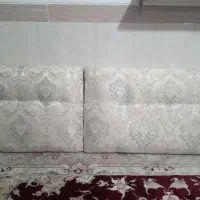 یک جفت پشتی لمسه کاری شده