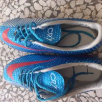 کفش ورزشی،چمن