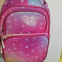 کیف مدرسه دخترانه.کاملا سالم.دارای ۴ فضای مجزا