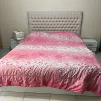 تخت خواب همراه دو عدد پاتختی و تشک