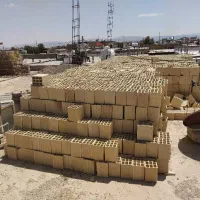 ۴هزارتا آجر سفال ۱۵ وتعداد آرماتور برای۱۶ ستون