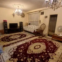 آپارتمان قرمز طبقه همکف
