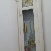 ساعت ومیز تلفن