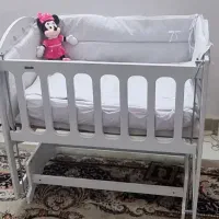 تخت کنار مادر