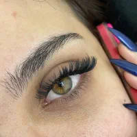 خدمات اکستنشن مژه و لیفت مژه و ابرو