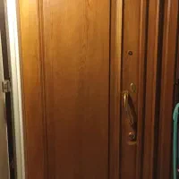 درب چوبی کاملا سالم و تمیز