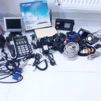 تعدادی وسیله دیجیتالی و برقی