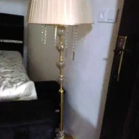 اباژور کنار سالنی چراغ خواب
