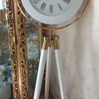 ساعت ایستاده سه پایه