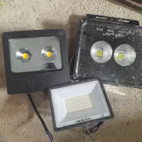 سه عدد پرژکتور