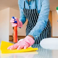 خدمتکار و نظافتچی با کمترین تعرفه و به شرط رضایت