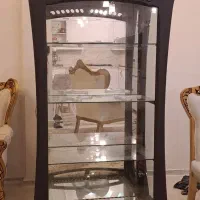 یک عدد ساعت ایستاده و بوفه