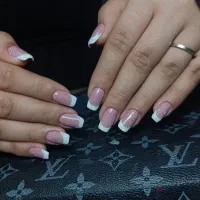 کاشت و طراحی ناخن