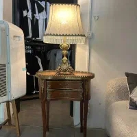 آباژور و میز