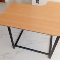 میز تحریر یا کامپیوتر.با طراحی منحصربه فرد
