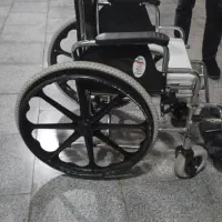 با سلام ویلچر در حد نو با لگن در وسط