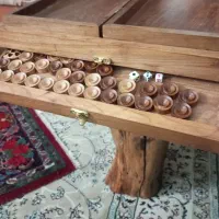 تخت نرد و میز مزه