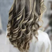 رنگ مو،مش،شینیون،مژه، ناخن و اپیلاسیون سالن ماهک